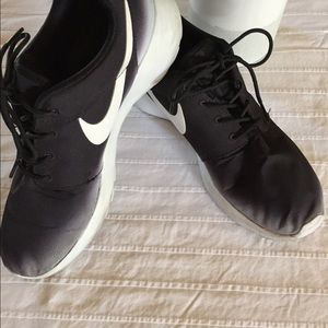 Nike Roshe. Women’s size 8.5 true to size.